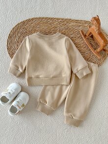SHEIN 2件組新生兒男嬰卡其色微笑臉印花可愛復古休閒極簡韓風衛衣套裝，長袖長褲卡通鬼臉印花時尚衛衣與運動褲套裝，適合春秋日常外出或室內多用途穿著 - 卡其色 - 查看 5