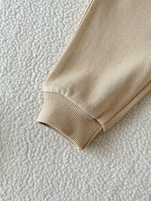 SHEIN 2件組新生兒男嬰卡其色微笑臉印花可愛復古休閒極簡韓風衛衣套裝，長袖長褲卡通鬼臉印花時尚衛衣與運動褲套裝，適合春秋日常外出或室內多用途穿著 - 卡其色 - 查看 8