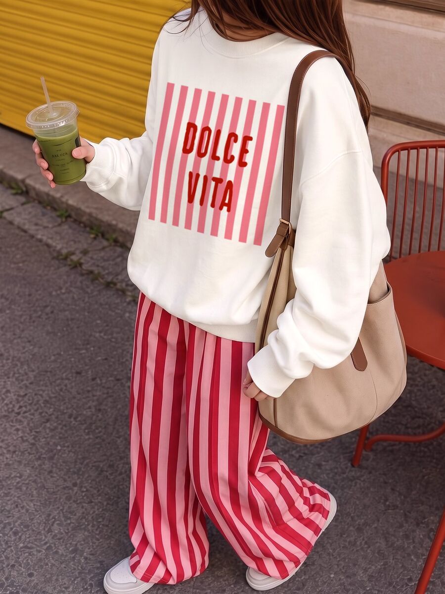 粉紅與紅色條紋 時尚復古美式甜美字母 DOLCE VITA 圖案印花 女款休閒舒適軟綿保暖內裡 寬鬆落肩長袖套頭運動衫與寬腿運動褲 2件套,適合秋冬日常穿搭、街頭穿搭、復古女孩風、高街女孩、甜美慵懶隨性氛圍 - 彩色 - 查看 1
