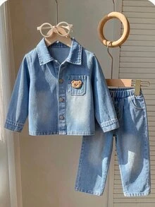 SHEIN ملابس طفل صغير ولد من الدنيم: جاكيت مع تطريز دب كرتوني وبنطلون جينز مستقيم الساق. مناسب للربيع والخريف والشتاء - أزرق فاتح - مشاهدة 8