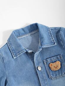 SHEIN ملابس طفل صغير ولد من الدنيم: جاكيت مع تطريز دب كرتوني وبنطلون جينز مستقيم الساق. مناسب للربيع والخريف والشتاء - أزرق فاتح - مشاهدة 5