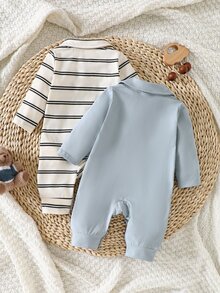 SHEIN 新生兒長袖 POLO 領針織布料經典米色配黑條紋與純霧藍色連身衣 2 件套，正面裝飾可愛熊貼布，精緻 POLO 領門襟配白色鈕扣半開設計，白色按扣褲襠方便穿脫，適合新生兒，可愛簡約休閒百搭秋冬套裝 - 彩色 - 查看 3