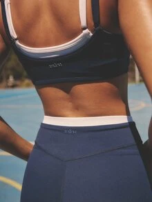 Aralina 女款休閒運動兩件套，雙層對比色短版上衣與運動短褲健身套裝，夏季休閒世界盃球迷穿搭 - 藍白色 - 查看 4
