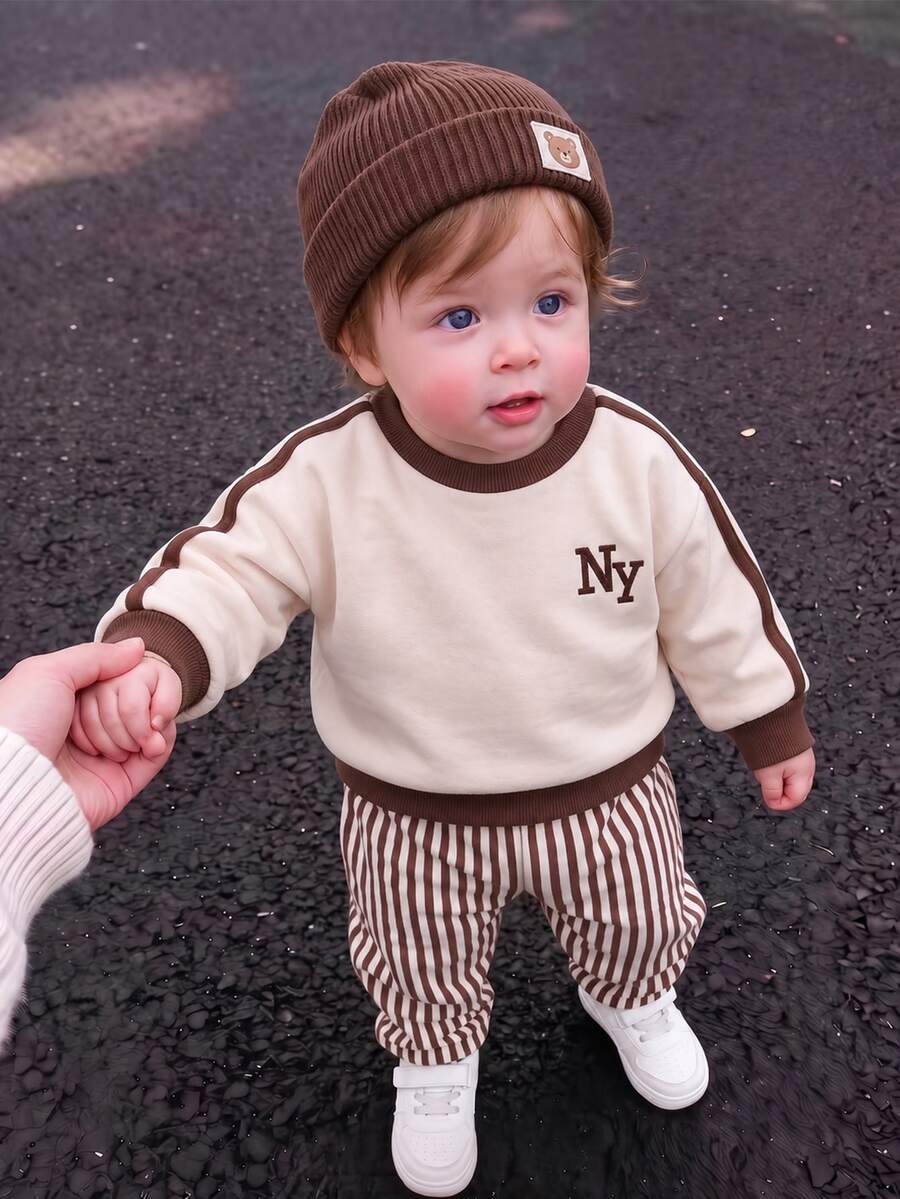 Souflis Souflis 2pcs Setelan Sweatshirt dan Celana Anak Laki-laki Balita Gaya Preppy Lucu Warna Beige Cokelat dengan Cetakan Huruf dan Garis-garis Lengan Panjang Leher Bulat untuk Liburan Musim Gugur - MultiWarna - View 1