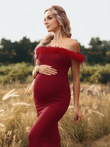 Cheriluna Maternity 孕妇写真礼服/优雅派对礼服/迎婴派对礼服 - 露肩仿羽毛领修身美人鱼长裙 - 酒紅色 - 查看 6