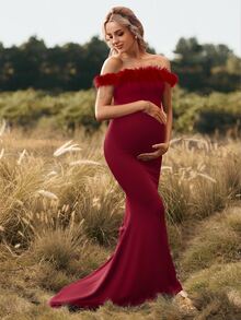 Cheriluna Maternity 孕妇写真礼服/优雅派对礼服/迎婴派对礼服 - 露肩仿羽毛领修身美人鱼长裙 - 酒紅色 - 查看 2