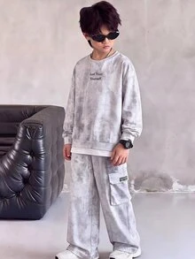 SHEIN Little Byeori 2件組兒童青少年男孩休閒韓系寬鬆版型數位印花小字母長袖圓領上衣與鬆緊腰長褲套裝，適合秋冬春季，適合戶外玩耍、上學、街頭風、派對與休閒穿著 - 白色 - 查看 5