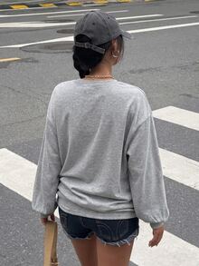 Muchica 秋冬休閒淺灰色大尺碼女款字母印花落肩長袖運動衫 - 淺灰色 - 查看 2