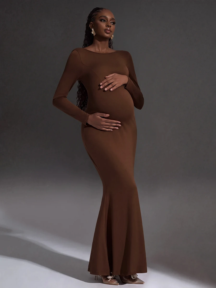 Cheriluna Maternity 纯色露背珍珠装饰超长鱼尾下摆长袖紧身孕妇拍照连衣裙 - 棕色 - 查看 1