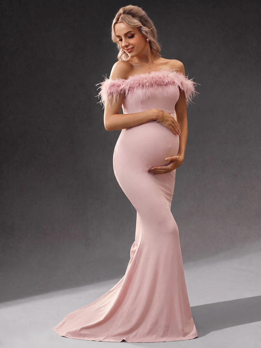 Cheriluna Maternity 孕妇写真礼服/优雅派对礼服/迎婴派对礼服 - 露肩仿羽毛领修身美人鱼长裙 - 粉色 - 查看 1