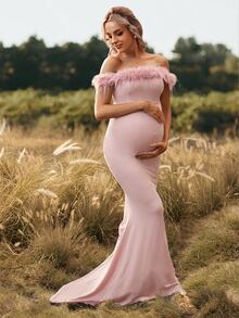 Cheriluna Maternity 孕妇写真礼服/优雅派对礼服/迎婴派对礼服 - 露肩仿羽毛领修身美人鱼长裙 - 粉色 - 查看 2