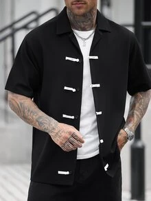 Manfinity CasualCool 男士時尚休閒青蛙鈕扣短袖襯衫，度假百搭 - 黑色 - 查看 4