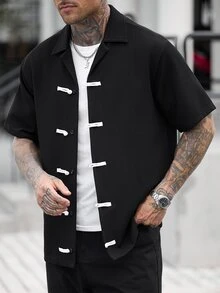 Manfinity CasualCool 男士時尚休閒青蛙鈕扣短袖襯衫，度假百搭 - 黑色 - 查看 2