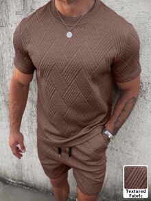 Manfinity CasualCool 男士舒適幾何提花布料短袖圓領T恤與彈性腰抽繩短褲套裝，休閒度假、派對、日常辦公、極簡商務，適合自穿或送禮給朋友，棕色 - 咖啡棕 - 查看 3