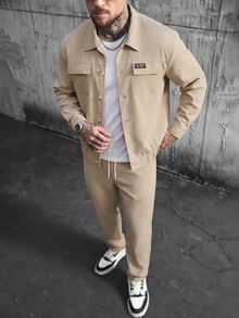 Manfinity CasualCool 男士四季高品質熱銷斜紋舒適素色布料，經典長袖雙口袋夾克 + 抽繩鬆緊腰長褲，休閒度假、極簡辦公、好友約會、聚會、宴會，適合正式或非正式場合，極簡熱銷百搭風格，適合自穿或送禮給朋友 - 卡其色 - 查看 2