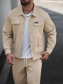 Manfinity CasualCool 男士四季高品質熱銷斜紋舒適素色布料，經典長袖雙口袋夾克 + 抽繩鬆緊腰長褲，休閒度假、極簡辦公、好友約會、聚會、宴會，適合正式或非正式場合，極簡熱銷百搭風格，適合自穿或送禮給朋友 - 卡其色 - 查看 5