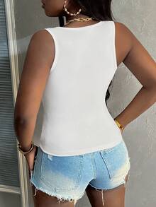 Slaydiva Top de tirantes sin mangas blanco acanalado de estilo casual de verano sencillo para mujer con cuello en pico, fruncido lateral y regular - Blanco - Ver 3