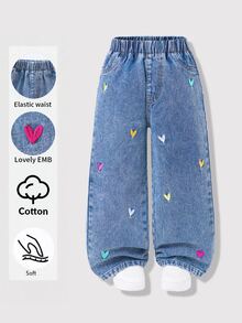 SHEIN Genkimix Kids 女童寬鬆直筒牛仔褲，彈性腰頭舒適穿著，深藍色水洗牛仔布搭配彩色愛心刺繡，可搭配T恤或襯衫，適合休閒、校園或戶外場景 - 中等水洗藍 - 查看 2