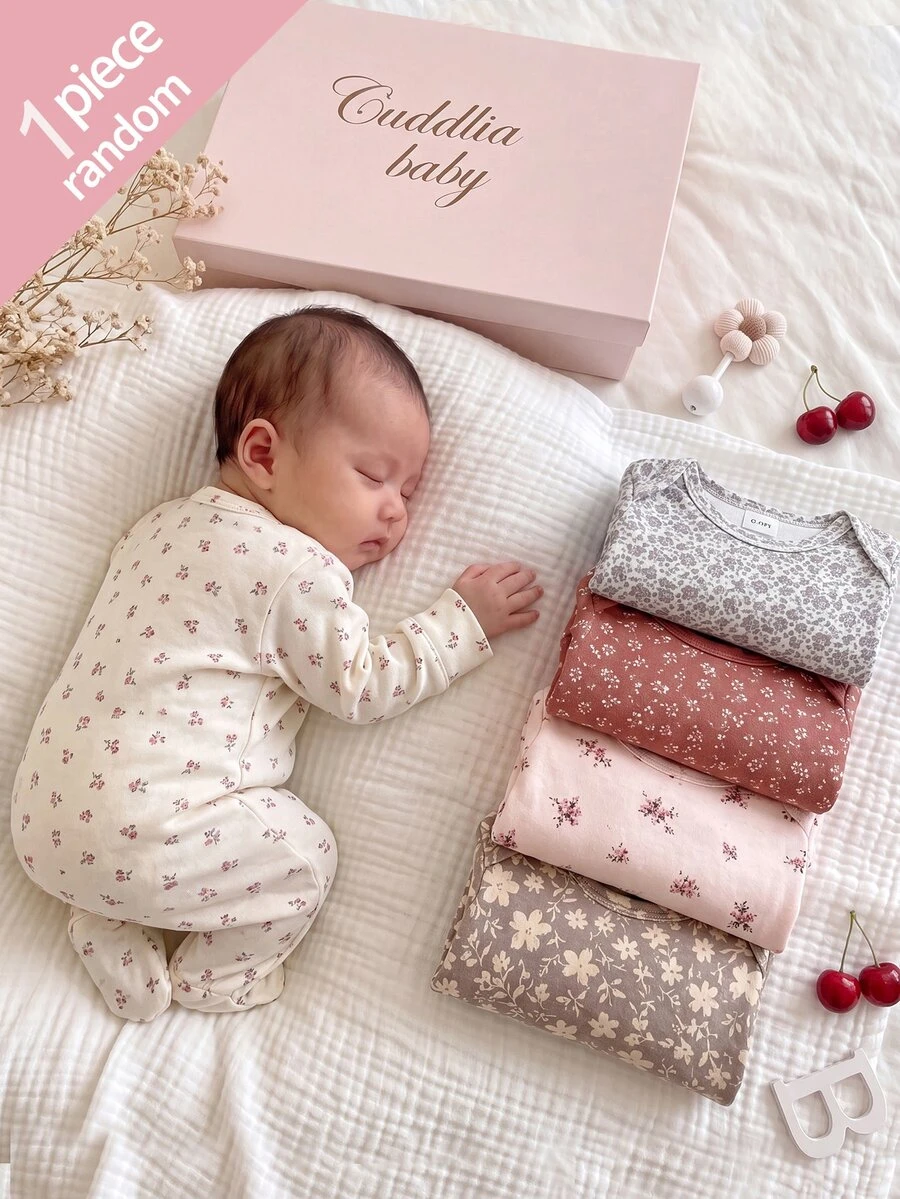 SHEIN Newborn Fall Autumn/Winter Jumpsuit Pajamas, Pastoral Floral Print Long Sleeve Sleepwear, Snap Button Baby Family Matching Brown And White Polka Dot