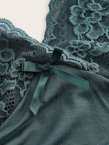 Sweetina Atasan Cami Y2k dengan Pita Depan Renda Kontras - Dark Green - View 4