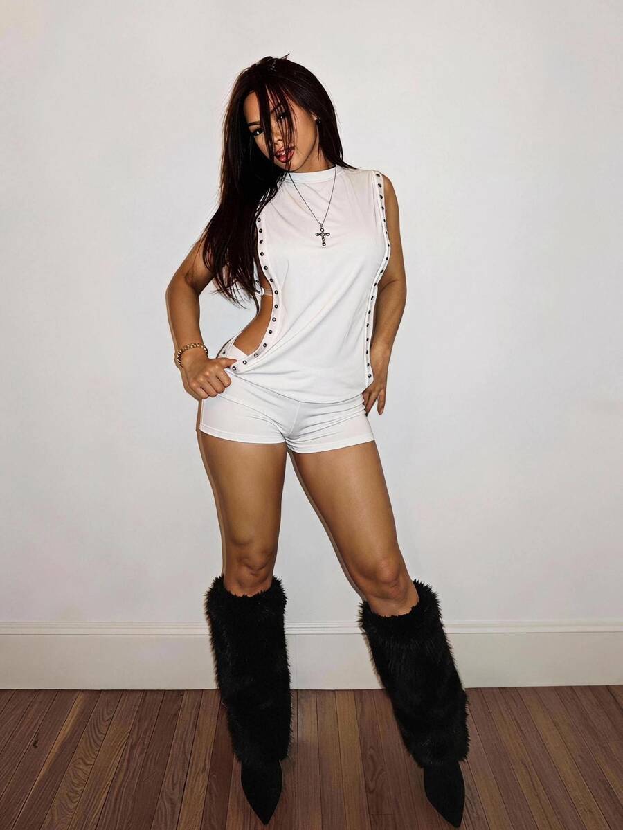 Slaydiva Summer White Club Bodycon Short Jumpsuit,Sleeveless Round Neck Rivet Decor Off-Shoulder Street Style Romper For Party,Nightclub,Vacation,Dates