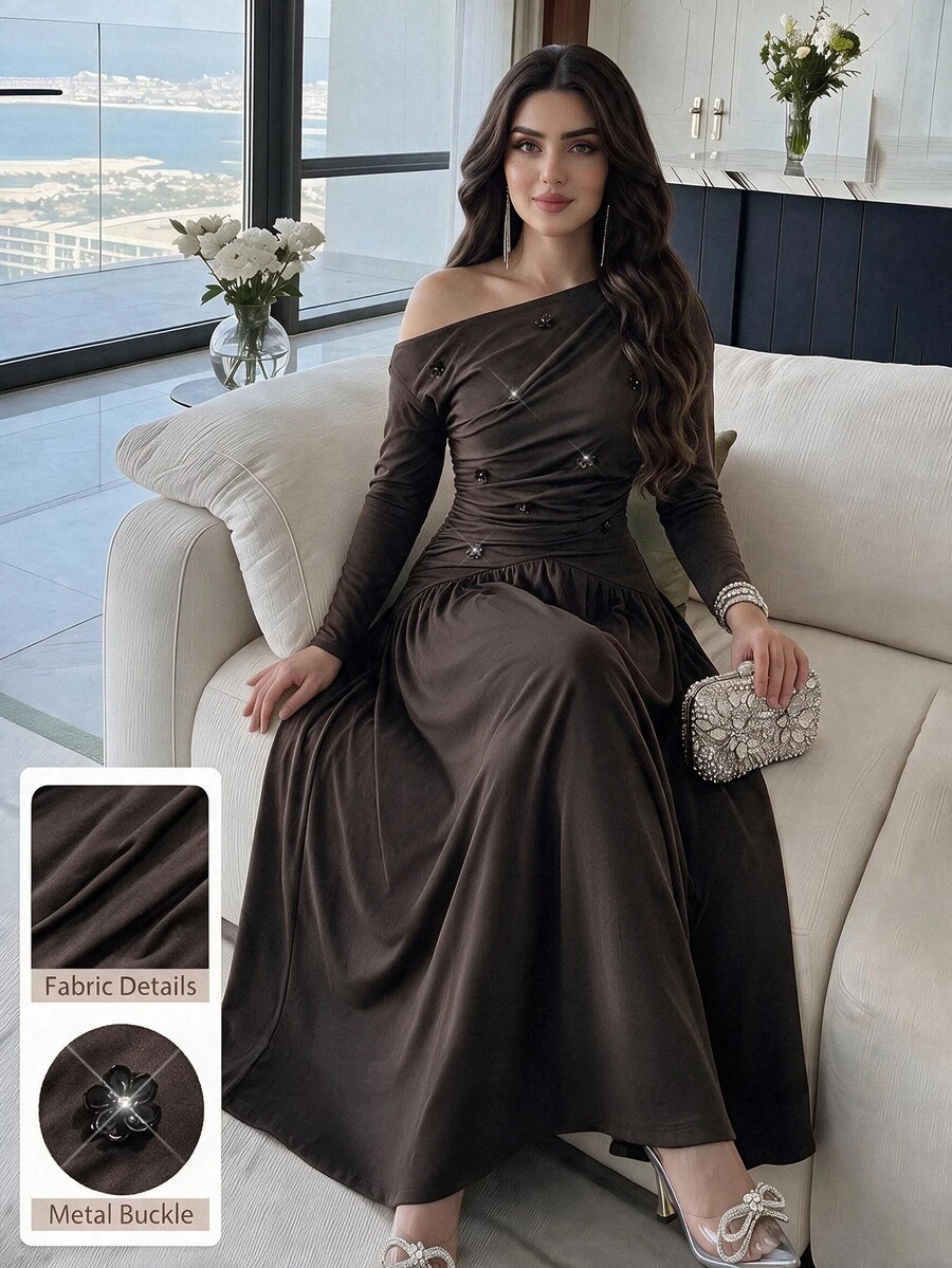 Feyla Gaun Berkerut dengan Detail Kancing di Leher Asimetris - Coklat - View 1