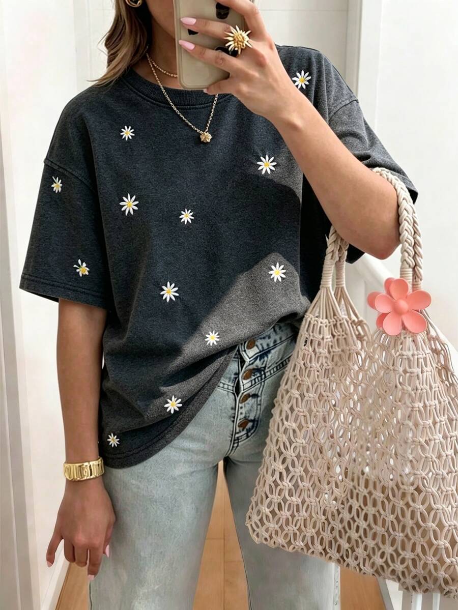 EMERY ROSE [Printed Design] Plus Size Vintage Curve Cute Washed Black Tee With Cute Daisy Print, Relaxed Fit Short Sleeve Tee For Women Vacation Summer - Multicolor - View 1