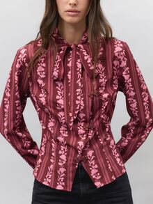 Nöista Kemeja lengan panjang slim fit motif garis-garis burgundy. Ruffle, feminin, imut, serbaguna, elegan, cocok untuk pesta makan malam atau bepergian. Musim gugur/musim dingin, untuk jalan-jalan. - Burgundy - View 2