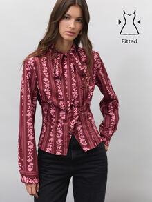 Nöista Kemeja lengan panjang slim fit motif garis-garis burgundy. Ruffle, feminin, imut, serbaguna, elegan, cocok untuk pesta makan malam atau bepergian. Musim gugur/musim dingin, untuk jalan-jalan. - Burgundy - View 1