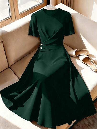 GlowEve CURVE Plus Size Women's Metal Bow Decor Cross Pleated Short Sleeve Dress Office Dinner Dark Green Summer Elegant