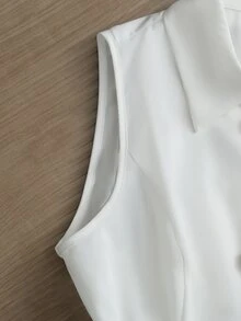 Rosivaux 纯白色无袖背心，垂坠感面料修身利落，A字不对称下摆搭配玫瑰金纽扣，打造优雅通勤都市时尚风格。 - 白色 - 查看 10