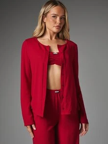 MISSGUIDED طقم ملابس منزلية من قطعتين منسوجة بخصر مطاطي، يتكون من حمالة صدر بتصميم قلب مجعد وبنطلون كاجوال واسع الساق - عنابي اللون - مشاهدة 5