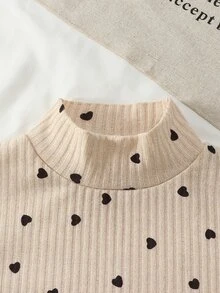 SHEIN 女嬰 2 件組 春/秋季長袖針織套裝，愛心印花不對稱下擺小高領上衣 + 喇叭褲組合，柔軟休閒嬰兒服裝套裝，適合日常、戶外與節日穿著 - 杏色 - 查看 4