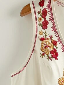 SHEIN LUNE CURVE [印花設計] 大尺碼女款花卉印花前綁帶休閒背心，適合度假 - 米色 - 查看 8