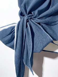SHEIN Clasi [Denim Effect] 休閒極簡風仿紋理藍色滿版印花女款襯衫，附領結蝴蝶結與寬鬆直筒長褲 2 件套，適合春夏 - 彩色 - 查看 5