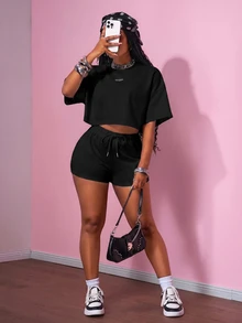 Slaydiva Bộ 2 món mùa hè nữ màu đen, phong cách smart casual gym thể thao dạo phố, áo thun cổ tròn tay ngắn và quần short siêu ngắn, size lớn dáng rộng - màu đen - Xem 5