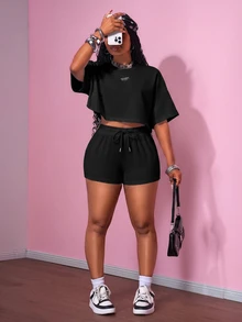 Slaydiva Bộ 2 món mùa hè nữ màu đen, phong cách smart casual gym thể thao dạo phố, áo thun cổ tròn tay ngắn và quần short siêu ngắn, size lớn dáng rộng - màu đen - Xem 4