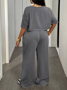 Slaydiva Plus Size Women 2pcs/Set Casual Street Style Short Tee And Loose Sweatpants - Grey - View 3