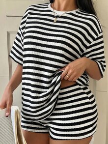 Slaydiva Plus Size Casual Modest Business Black And White Colorblock Round Neck Short Sleeve T-Shirt And Shorts 2pcs Set Vacation Summer Date Night Brunch - Black and White - View 5