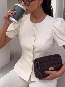 Lumalex 女款優雅法式高領羊腿袖修身米白色短版西裝式收腰襯衫上衣，適合辦公室、早午餐、秋季穿搭 - 杏色 - 查看 3