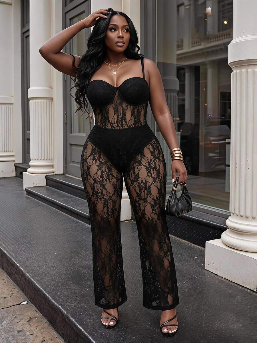 Slaydiva جمبسوت أسود دانتيل شفاف مقاس كبير بحمالات رفيعة وكوب وساق واسعة، أنيق وجذاب، مناسب للمواعدة والحفلات الصاخبة والصيف