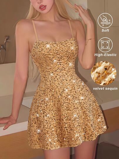 SHEIN MOD Vestido mini de lentejuelas doradas para mujer con tirantes cruzados en la espalda y escote corazón, perfecto para fiestas y noches, vestidos de terciopelo con brillo para mujer