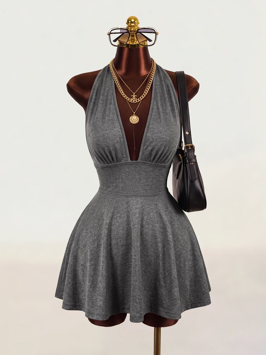 Mistrie Romper Ketat Warna Abu-abu Gelap dengan Leher V Dalam dan Tali Belakang Terbuka, Cocok untuk Liburan Musim Panas, Seksi, dan Kasual.