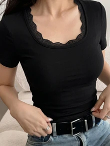 DAZY 女款圓領蕾絲飾邊下擺短袖素色T恤 - 黑色 - 查看 3