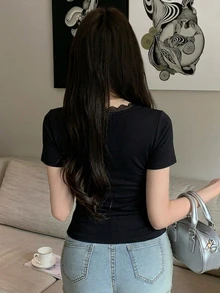 DAZY 女款圓領蕾絲飾邊下擺短袖素色T恤 - 黑色 - 查看 5