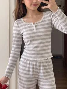 SHEIN Kids Tween Girls Striped Pattern V-Neck Half-Button Scalloped Long Sleeve Pants Soft Comfortable Loungewear Pajama Set 2pcs - Multicolor - View 5