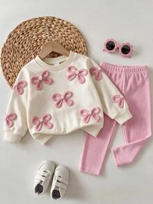 SHEIN 2件組女嬰春秋米色與粉色甜美溫柔風 3D針織蝴蝶結滿版印花圓領長袖上衣與直條紋修身長褲套裝，寬鬆舒適，適合日常穿著、戶外玩耍、家庭聚會、1歲生日派對、拍照 - 粉色 - 查看 2