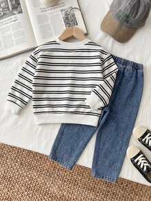 SHEIN Genkimix Kids 男童時尚兩件套，灰色針織圓領長袖套頭衛衣與假口袋牛仔褲休閒套裝，簡約設計，適合日常穿著、上學、旅行、度假、放鬆、曬日光浴 - 黑與白 - 查看 4