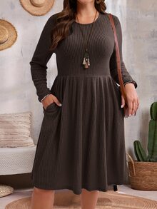 SHEIN CURVE+ Gaun Kasual Lengan Panjang Ukuran Besar dengan Kerah Bulat dan Saku untuk Musim Gugur - Merah - View 6