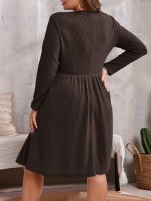 SHEIN CURVE+ Gaun Kasual Lengan Panjang Ukuran Besar dengan Kerah Bulat dan Saku untuk Musim Gugur - Merah - View 4